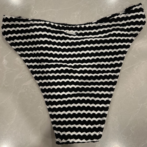 BERLOOK Black & White Geometric Textured Bikini - Picture 6 of 8